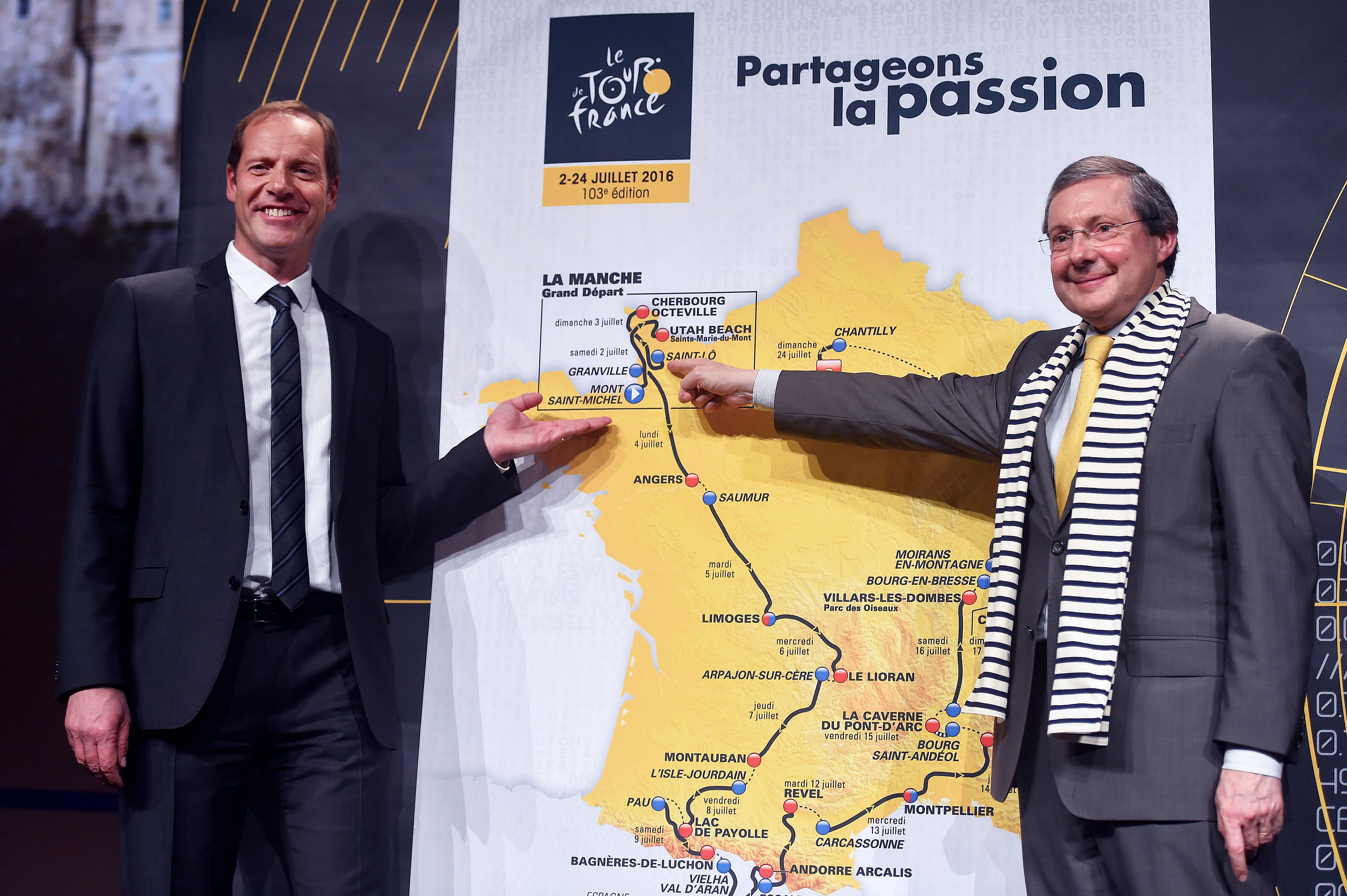 Christian PRUDHOMME (Fra) TDF Director de ASO, Philippe BAS (Fra) Presidente del Consejo Departamental de la Manche durante la presentación del 103 Tour de France 2016 en Paris, Francia. Foto de Tim de Waele / DPPI