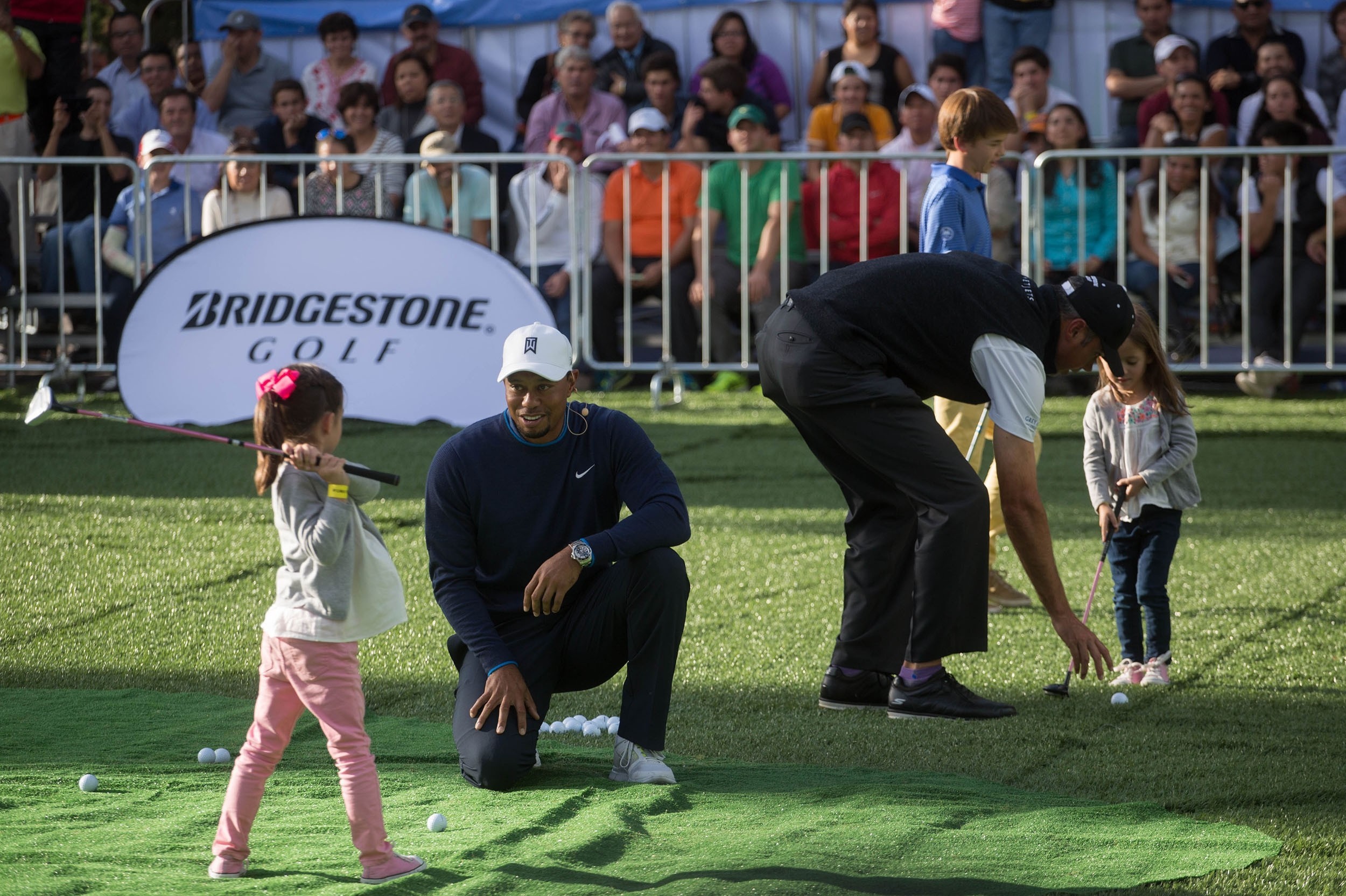 Tiger Woods durante su visita al Golf Clinic el pasado mes de octubre en ciudad de México promoviendo el Bridgestone America's Golf Cup. Foto Anadolu Agency