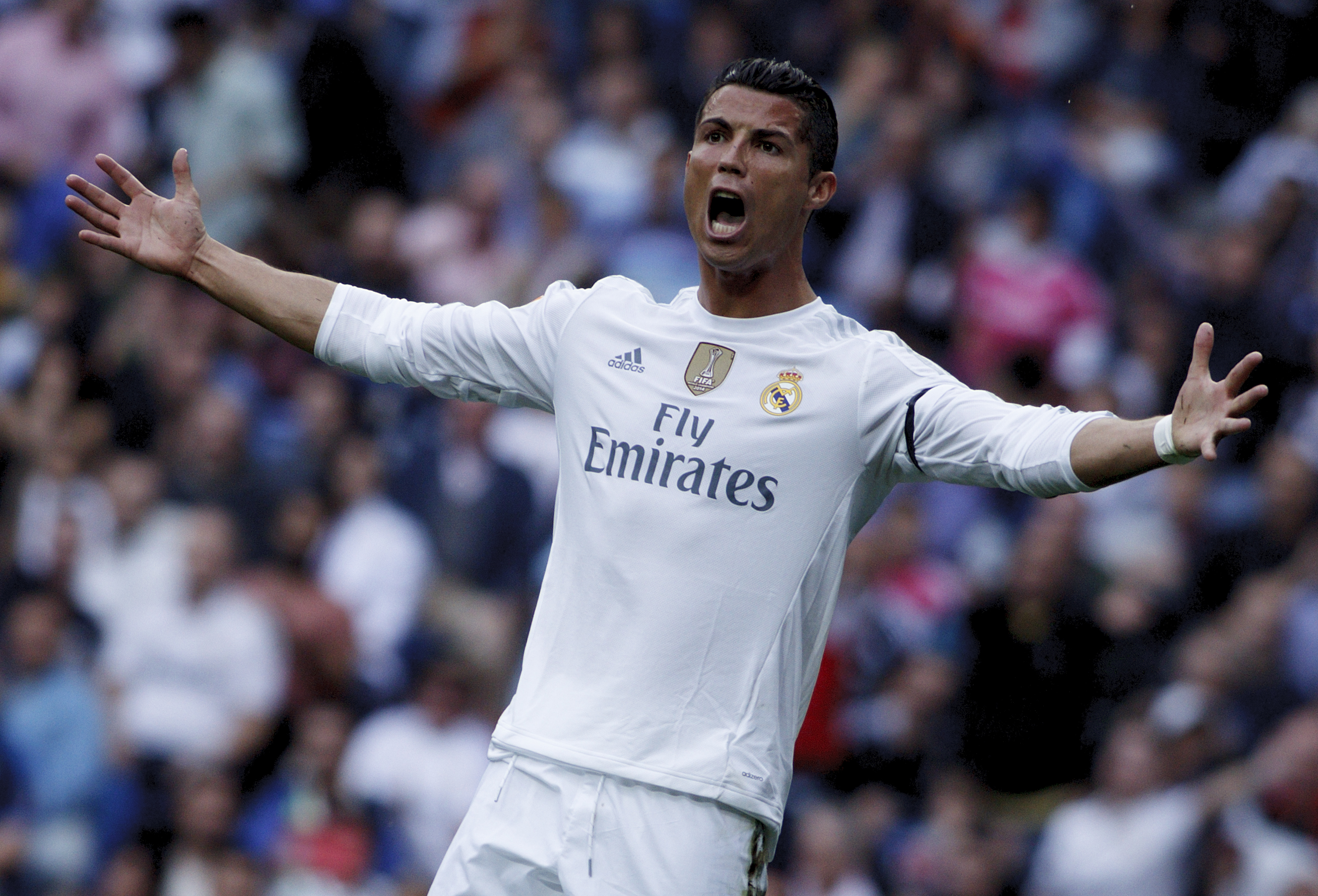 Cristiano Ronaldo tuvo un gran gesto con el mexicano Moreno, quien trata de perder peso a través de una cirugía. Foto Guillermo Martinez /Nurphoto
