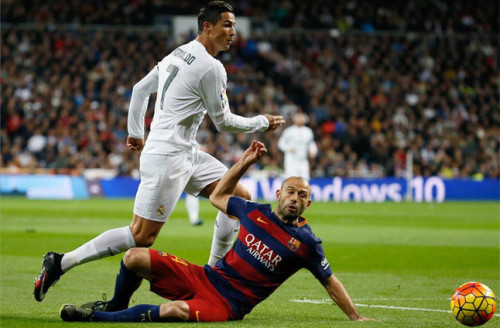Javier Mascherano jugó intenso hasta el momento de su malestar y ser sustituido en el Bernabéu. Foto EFE