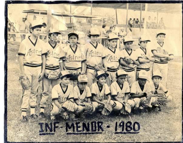 Foto del recuerdo de aquél primer equipo de Astros de 1980.