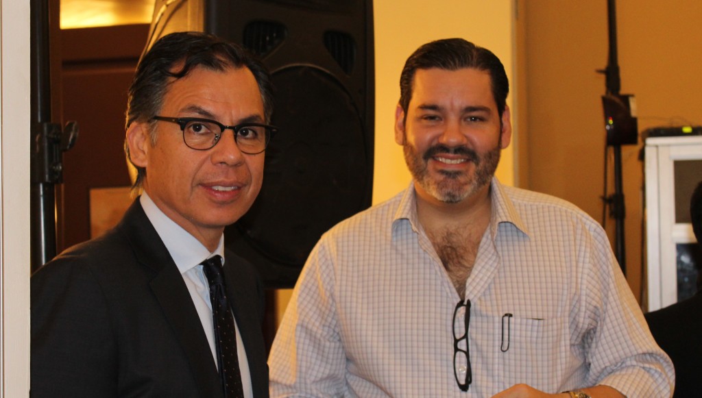 José Mejía, secretario de la Fenafuth, junto a su homologo de la Liga nacional, Roque Pascua, durante el sorteo del Pre Mundial femenino Sub-20. Foto HSI/R. Germer