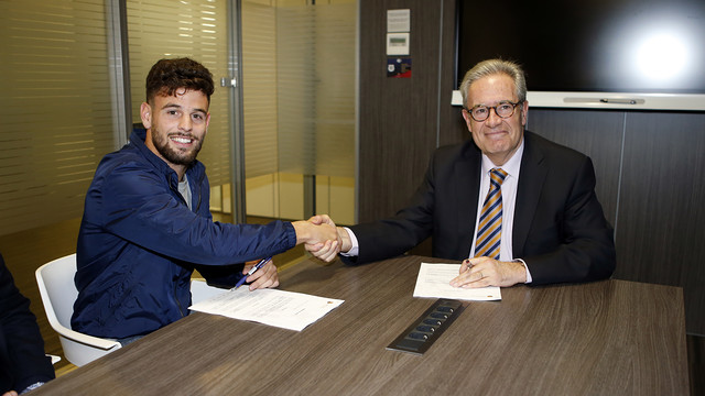 Moisés Delgado, defensa procedente del Sevilla, con Silvio Elías. Foto FCB/M. Ruiz