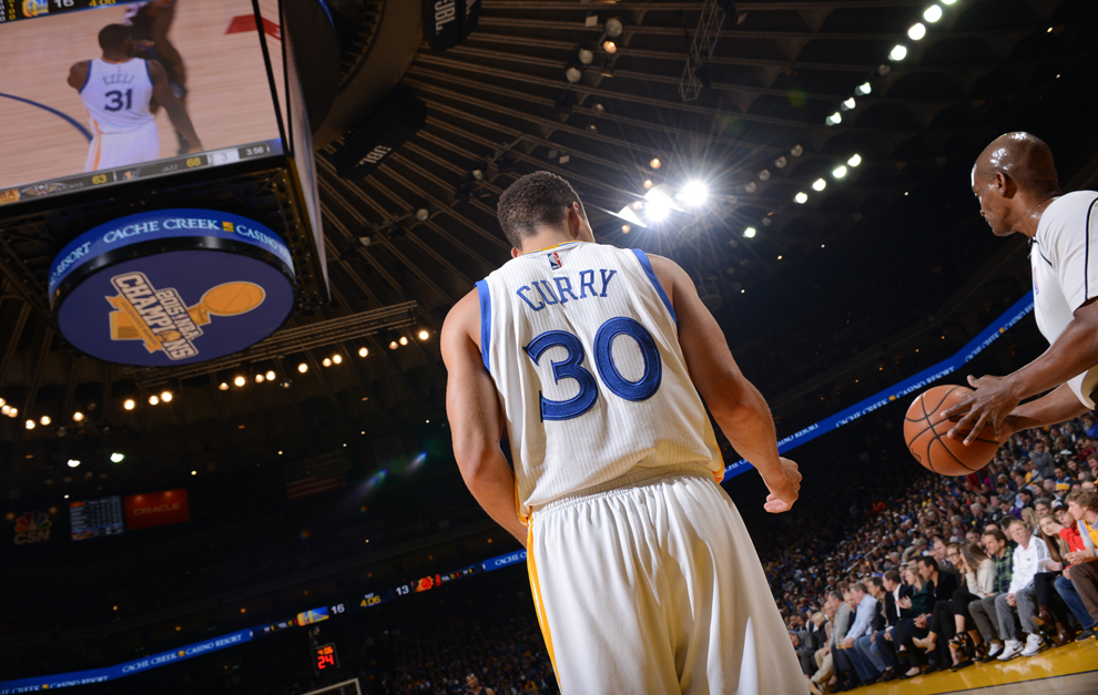 Curry podría estar lesionado y perderse un par de juegos con los Warriors. Foto Getty