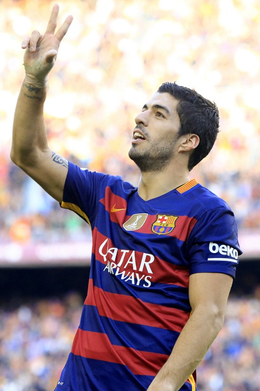 Barcelona's Uruguayan forward Luis Suarez celebrates after scoring during the Spanish league football match FC Barcelona vs Club Atletico de Madrid at the Camp Nou stadium in Barcelona on January 30, 2016. AFP PHOTO/ PAU BARRENA / AFP / PAU BARRENA
