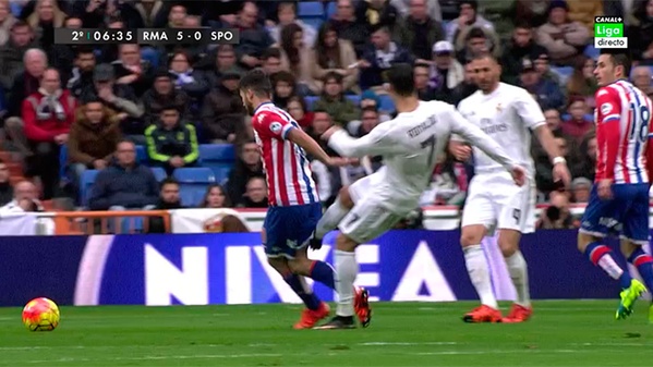 La artera patada de Cristiano a un rival del Sporting. Era de roja directa.