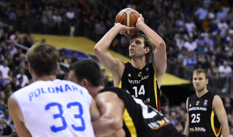 Dirk Nowitzki jugando para Alemania contra Italia. Foto AFP/T. Schwarz
