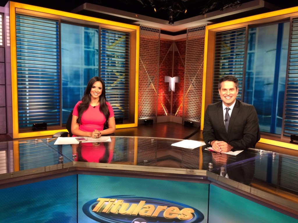 Junto a Ana Jurka, hacen dúo para la presentación de noticias en Telemundo.