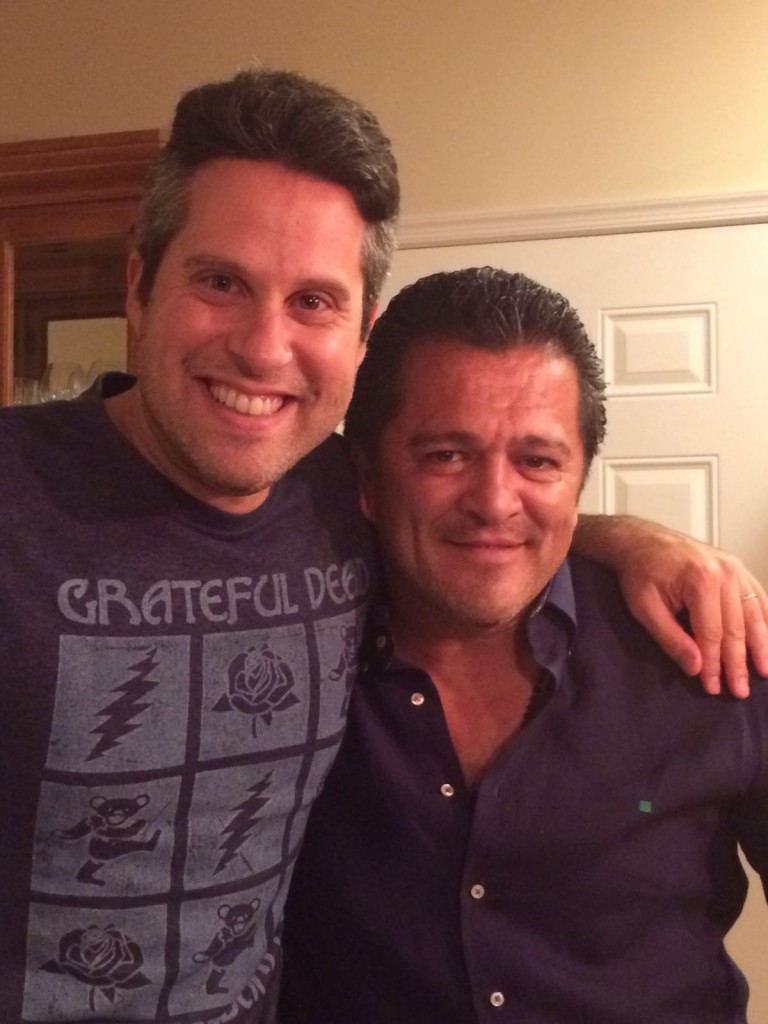 Nuestro compatriota junto a Carlos Hermosillo, quien también trabaja para Telemundo.