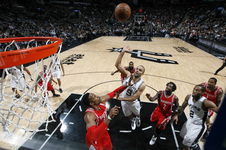 Tony Parker #9 de los San Antonio encesta en un ataque de los Spurs. Foto NBAE/Getty/AFP Tony Parker #9 de los San Antonio encesta en un ataque de los Spurs. Foto NBAE/Getty/AFP
