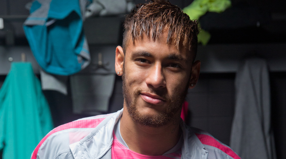 Neymar cambia de estilo de peinado con frecuencia. Ahora parece ser tendrá su estilo de calzado por Air Jordan.