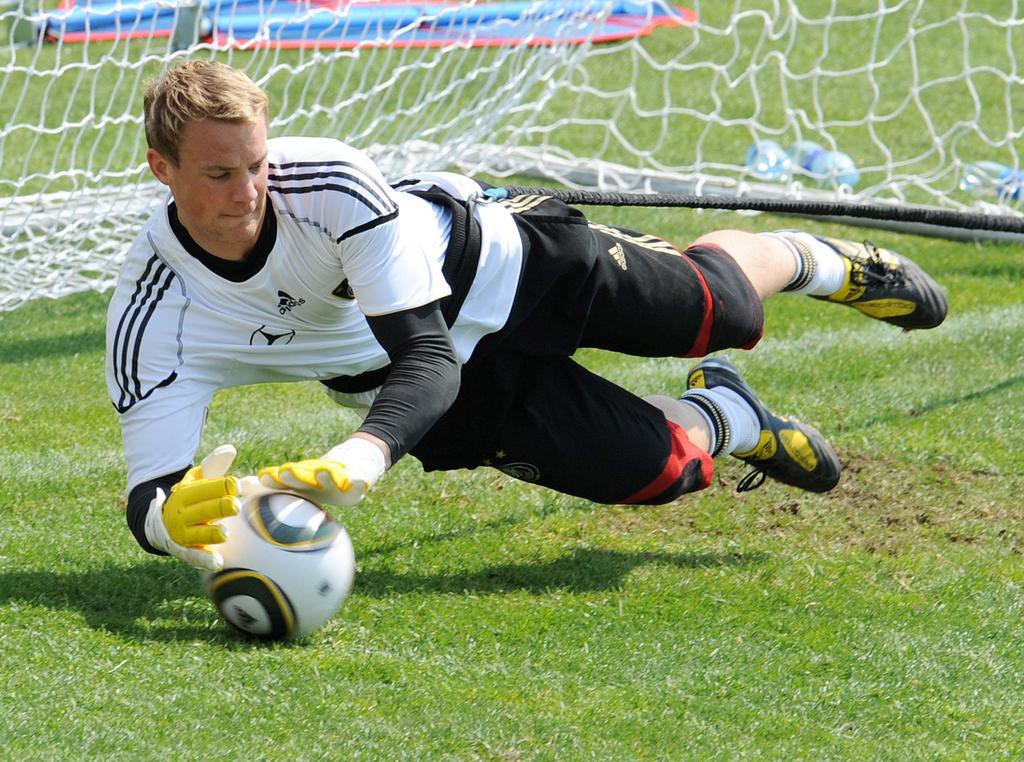 Manuel Neuer, también defiende los palos de Alemania, igual que Wolff. Foto DFB