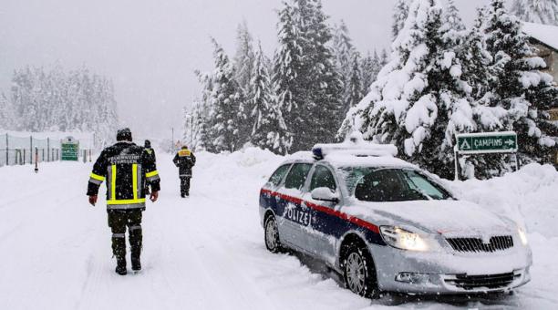 Esquiadores fueron alcanzados por una avalancha en los Alpes austríacos. Foto EFE/M. Gruber