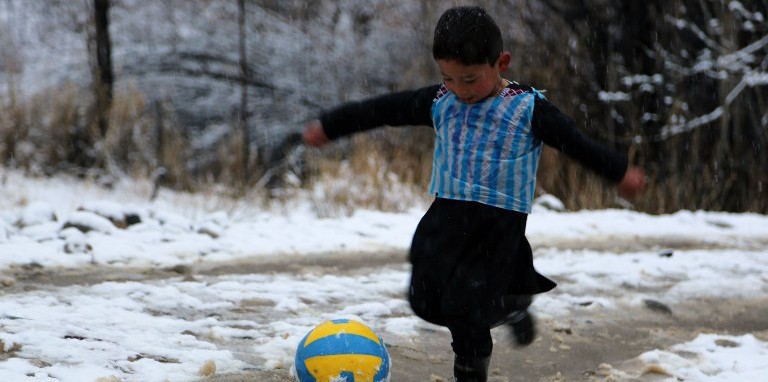 Murtaza Ahmadi, gran fan de Lionel Messi. Foto AFP