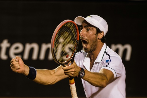 Pablo Cuevas festeja su victoria sobre el español Rafael Nadal