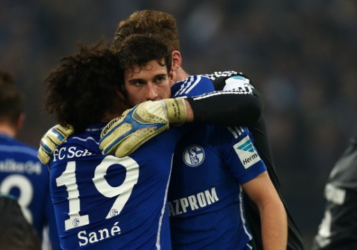 Los jugadores del Schalke 04 celebran su victoria 2-1 ante el Borussia Mönchengladbach. Foto AFP