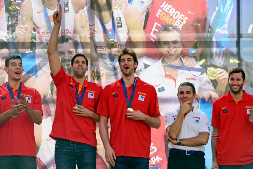 La selección española de baloncesto celebra el título del EuroBasket el 21 de septiembre de 2015 en Madrid