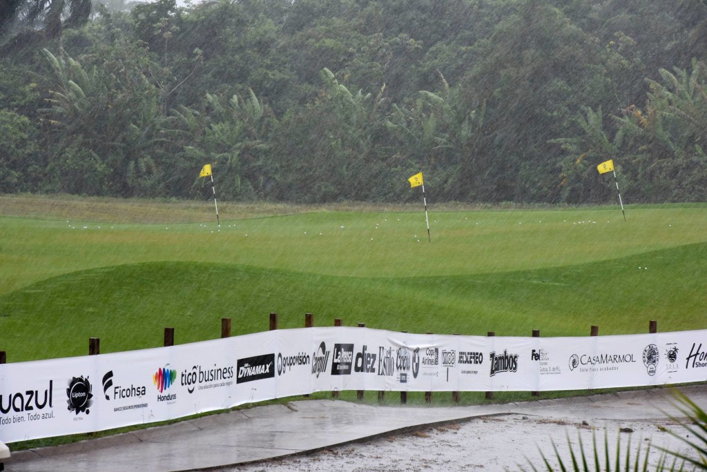 La lluvia detuvo toda la mañana de ayer el torneo de golf. Foto PGA
