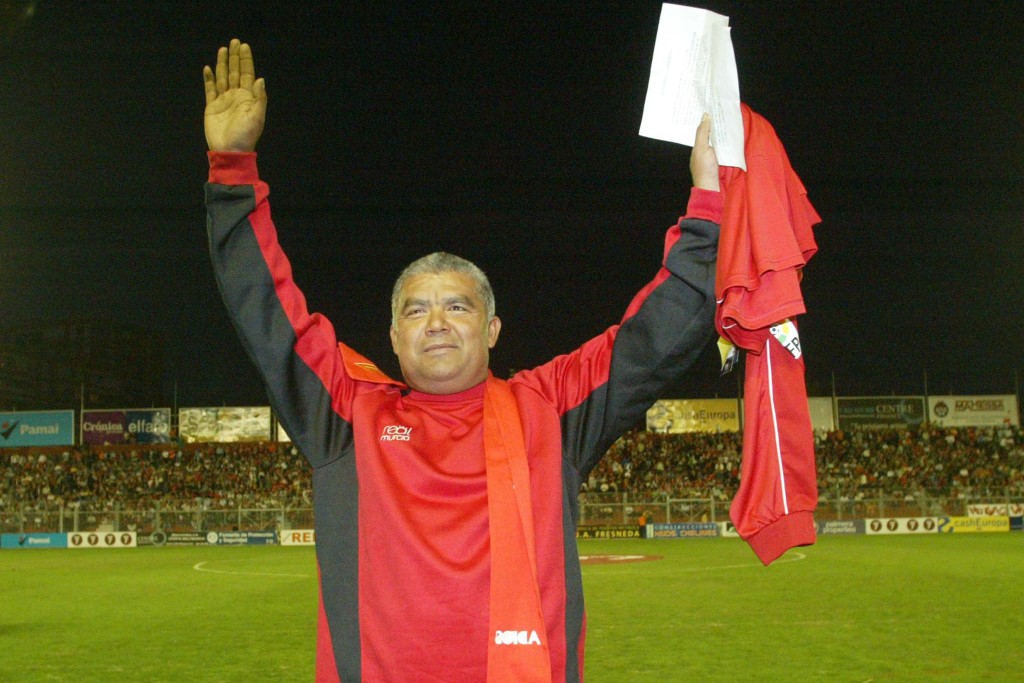 Homenajeado en el 2006 por el Real Murcia en España