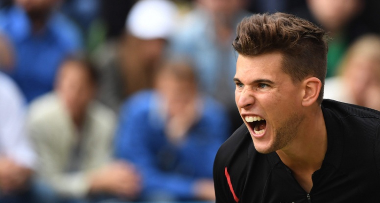 Dominic Thiem celebara un punto ante el suizo Roger Federer en el Abierto de Suttgart, Alemania. EFE/EPA