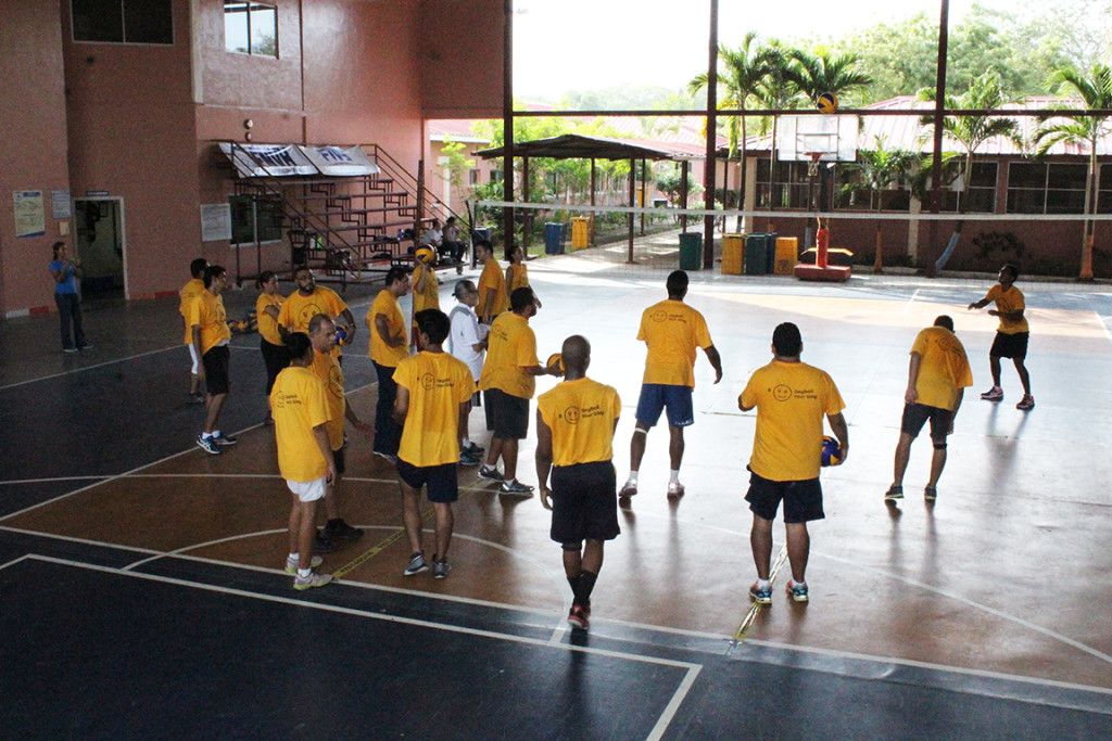 Todos listos para comenzar su evaluación práctica. Mañana será la teórica. Foto HSI