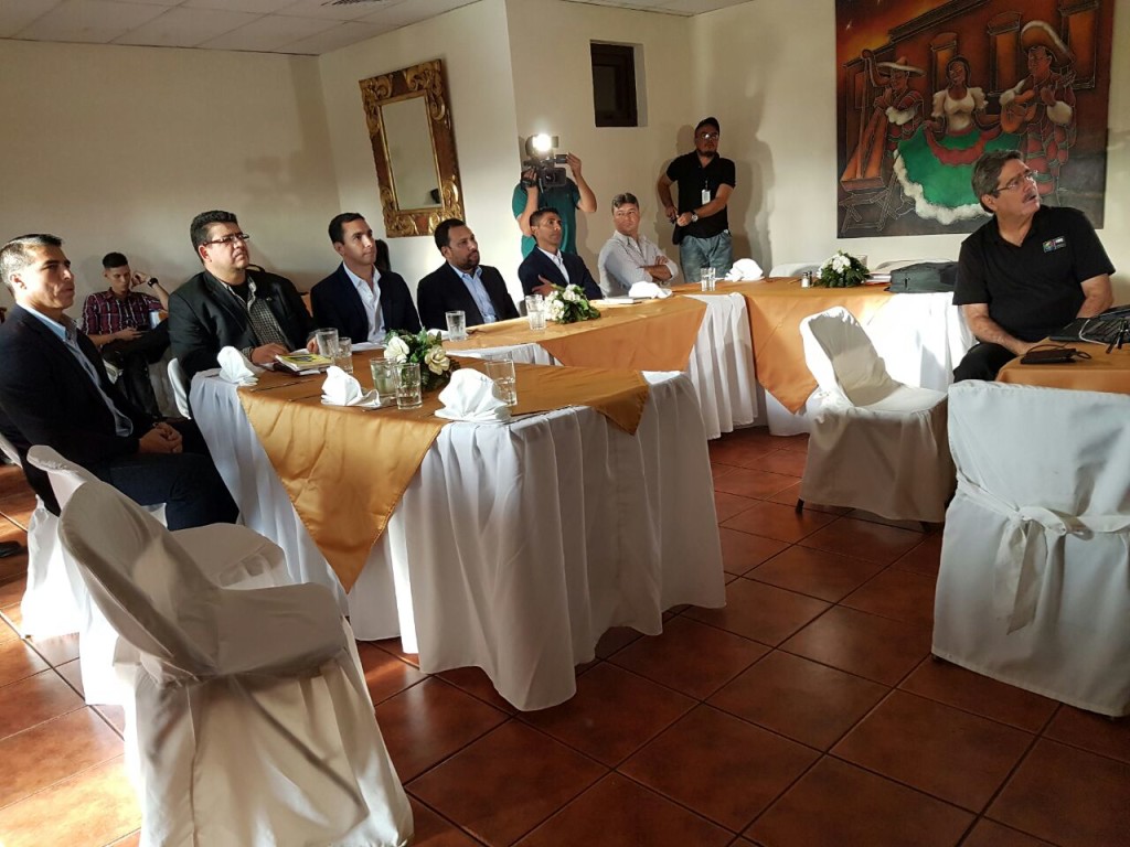 Anibal Garcia, ya reunido con autoridades de Honduras. Foto HSI/Rosa Alvarado