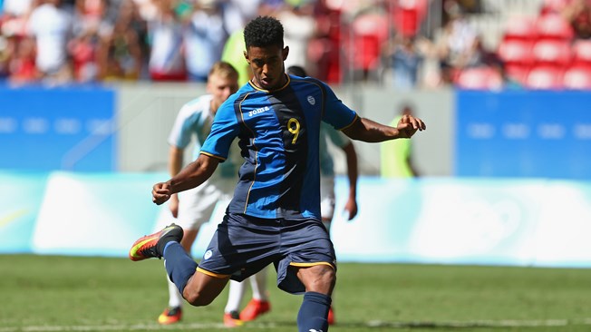 Anthony Lozano golea de penal a Argentina para el 1-0. Foto Getty