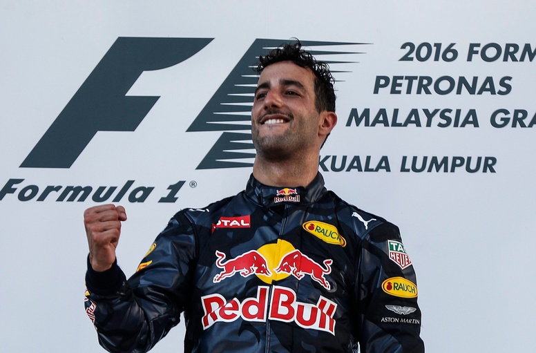 Daniel Ricciardo, celebra su victoria en GP de Malasia de Fórmula Uno, disputado en el circuito de Sepang. Foto EFE