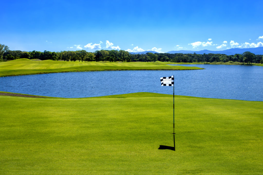 Tela y Honduras están de fiesta con Gary Player certificando cancha de golf de Indura