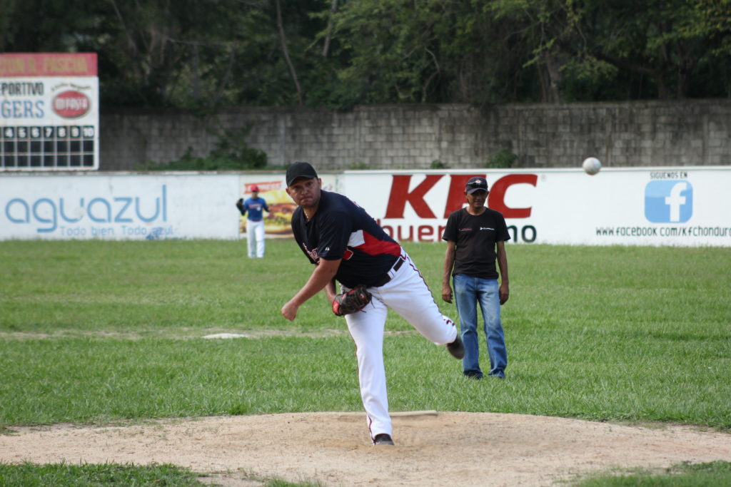 Mariano lanzando en el Boxing baseball del 2015. Foto HSI/Reiner Germer