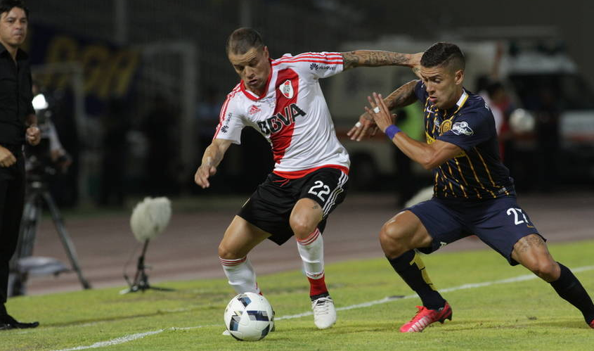 Peleado, con una cancha en mal estado. Así se jugó la final de copa en Argentina. Foto Clarín