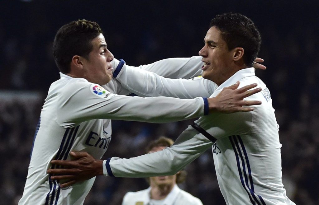 james y Varane se abrazan. Foto AFP