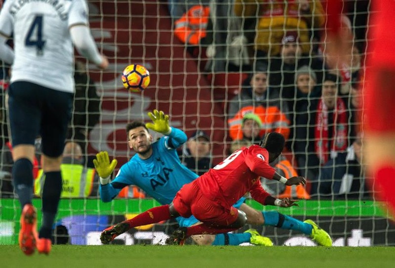 Mané devuelve la sonrisa al Liverpool. Foto EFE