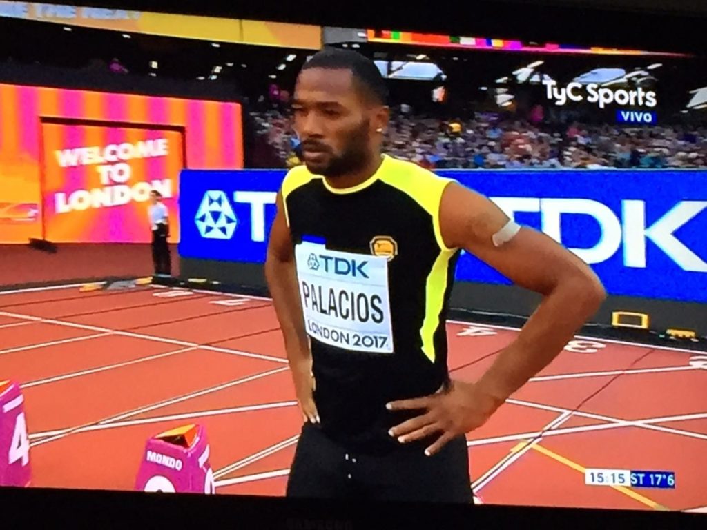 Rolando Palacios debutó mientras Bolt supera primer obstáculo