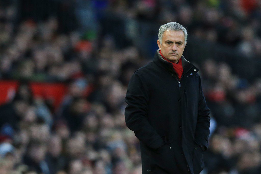 Jose Mourinho, bajo la tormenta inglesa tras el fracaso europeo
