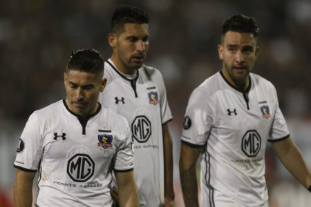 Jugadores de Colo Colo de Chile lamentan la eliminación. Foto Getty