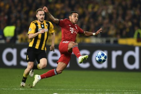 Thiago Alcántara controla el balón durante un partido de Champions. Foto AFP