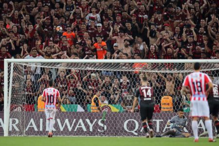 Los penales definieron la suerte del campeón de la Sudamericana. Foto EFE