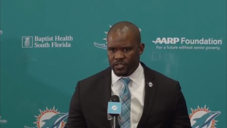 Brian Flores al momento que dio sus primeras palabras en Miami. 