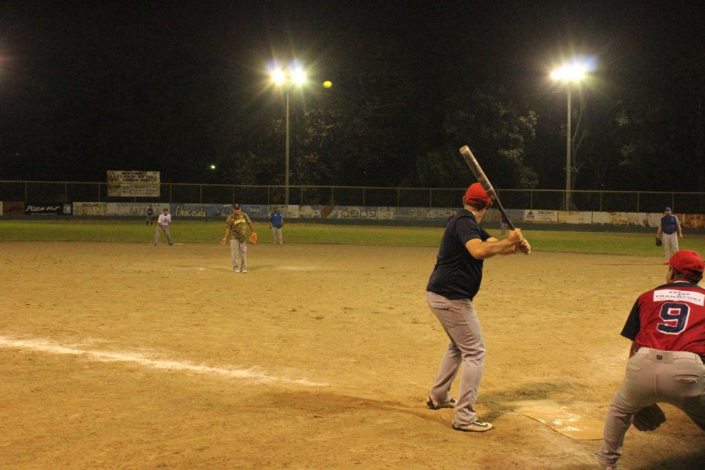 Toros asalta el liderato de la Liga Abierta de Slowpitch