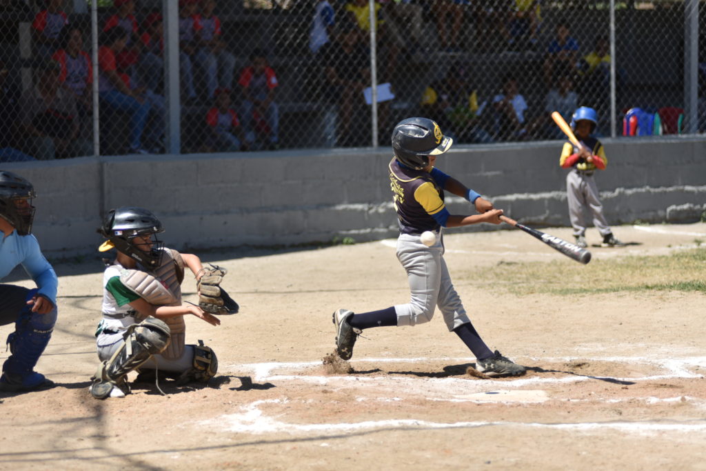 Acciones del juego entre Águilas y Gigantes en la primera fecha del Nacional. Foto HSI/Irving Gotay