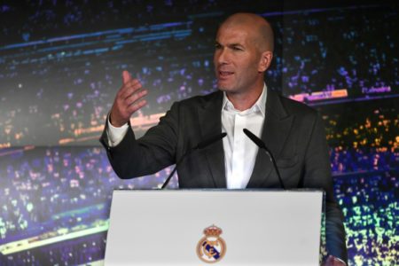 Zinedine Zidane habla durante la rueda de prensa de presentación de su nombramiento