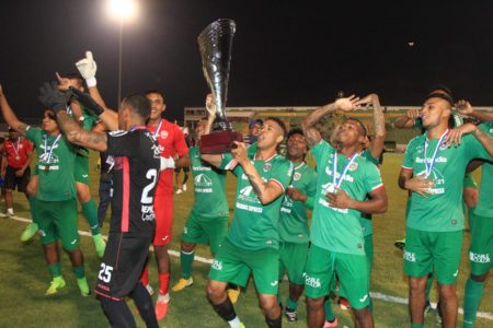 Marathón consiguió su primera Súpercopa de Honduras. Foto Diez