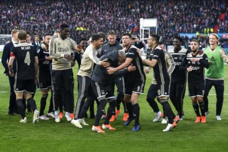 Ajax celebró su título a lo grande. Foto EFE