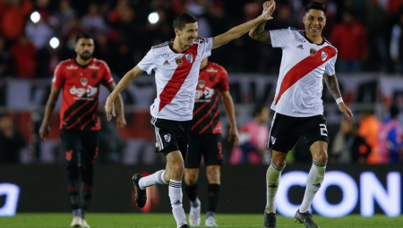 River Plate campeón Recopa después de remontarle al Paranaense. Foto AP