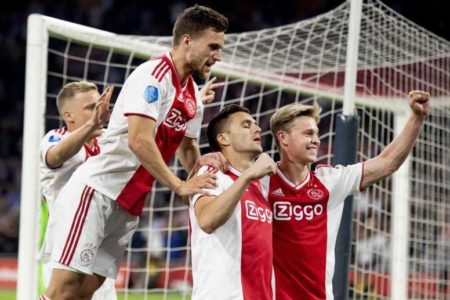 Tadic anotó dos goles en el partido casi definitivo. EFE