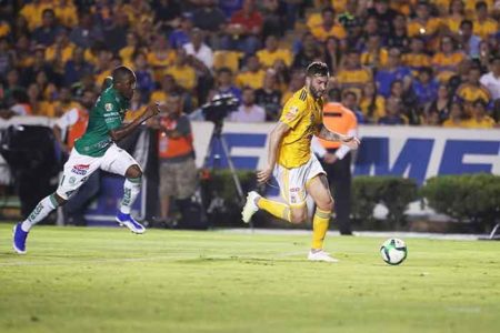 Muy peleado el juego entre Tigres y León. Todo se define en la vuelta. Foto Imago7
