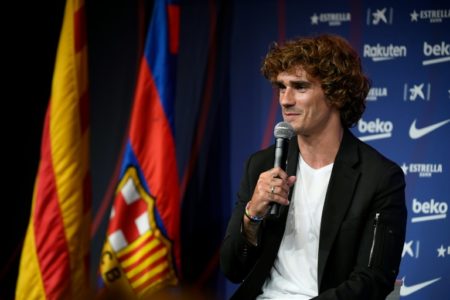 Antoine Griezmann habla durante su presentación oficial como nuevo futbolista del FC Barcelona