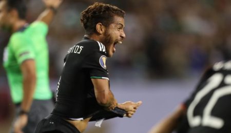 Jonathan Dos Santos celebra su gol para poner el 1-0 a favor de México contra Estados Unidos. Foto Al Día