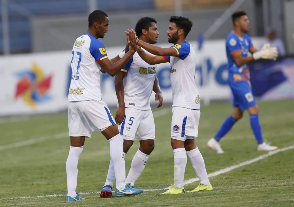 Olimpia disputará el clásico capitalino con crisis en su fútbol. Foto Diez
